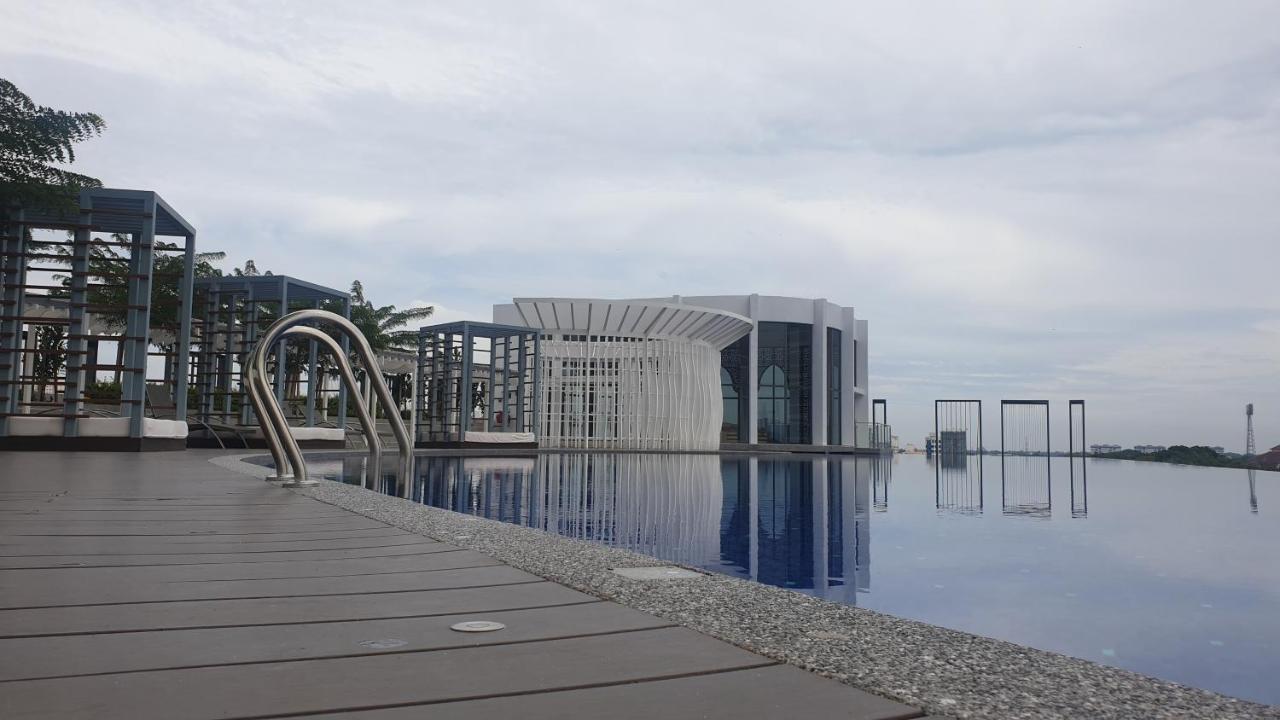 Prestige Troika Luxury Stay Kota Bharu Esterno foto